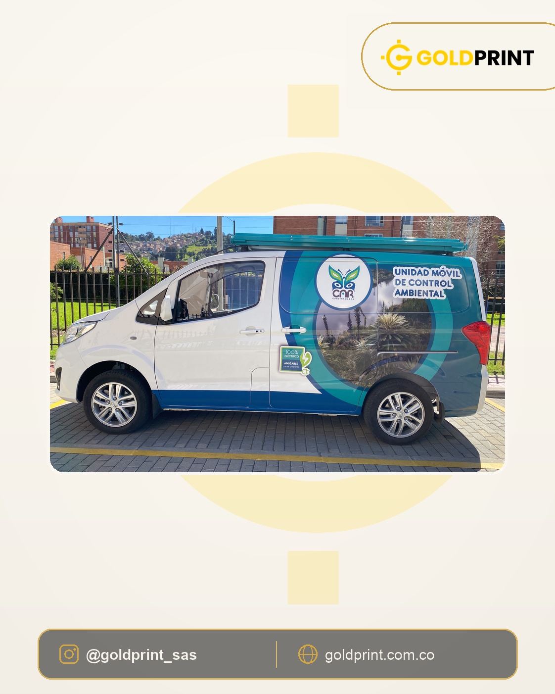 Branding vehicular instalado en una unidad móvil de control ambiental